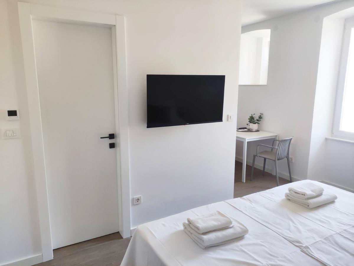 Nik Studio Apartments Pula Phòng bức ảnh